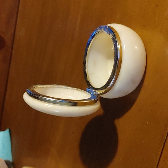 Trinket storage case - Picture 3 of 5